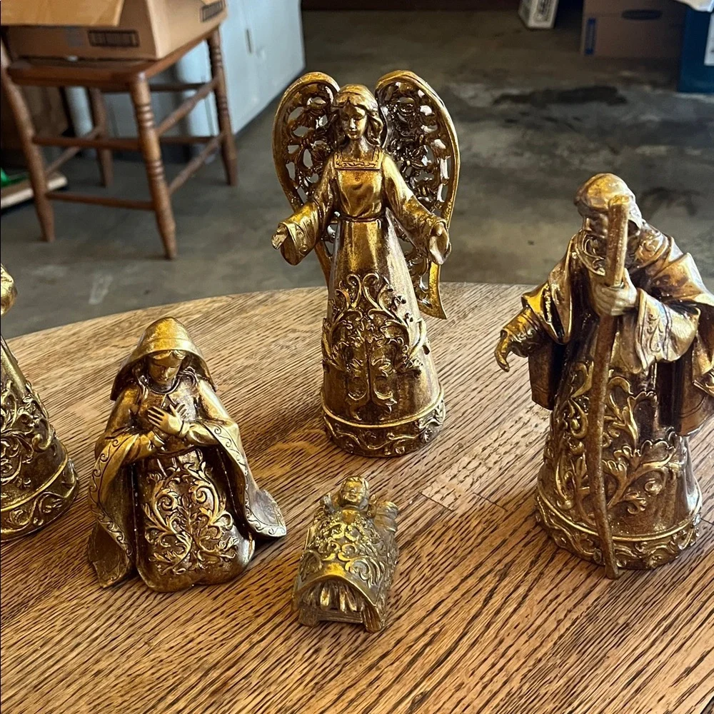 Mark Roberts Gold Nativity Figurine Set of 7